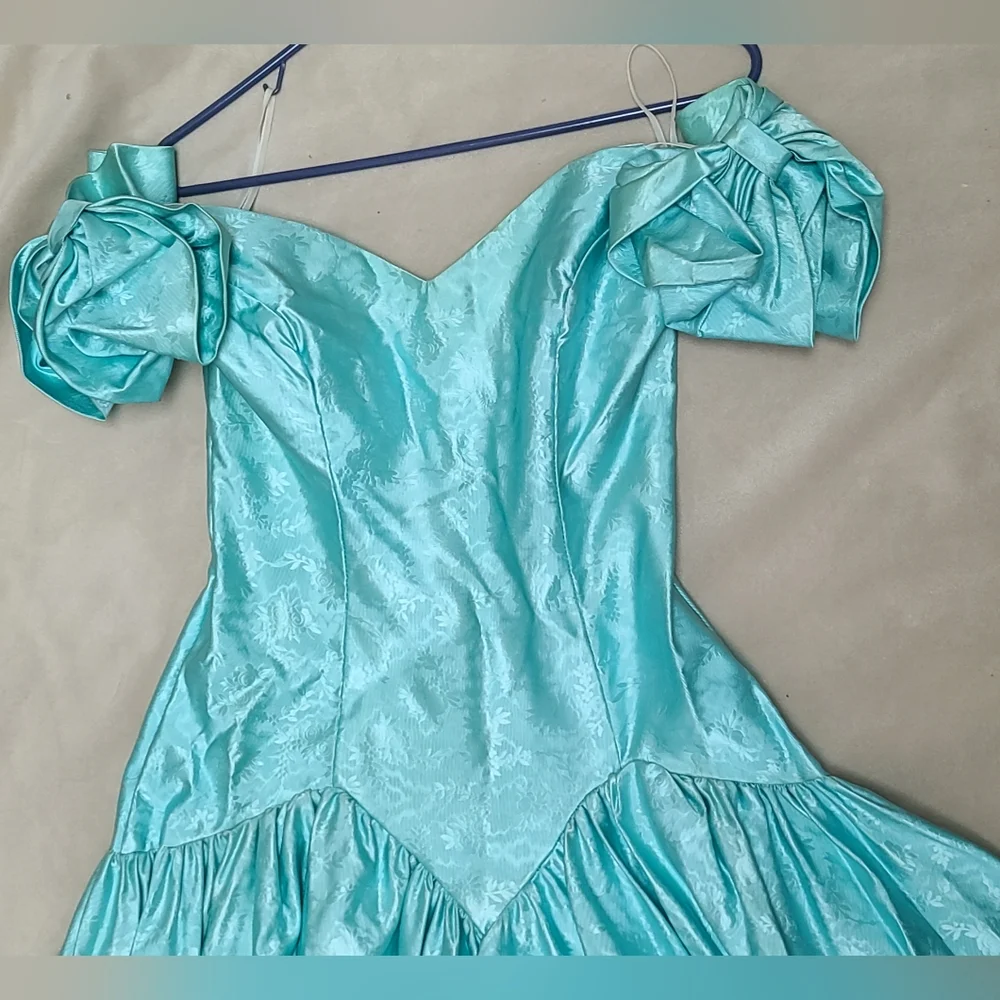 Elegant Aqua Off-Shoulder Gown, Vintage, Made In USA, Union Tag, 80's - Picture 16 of 16
